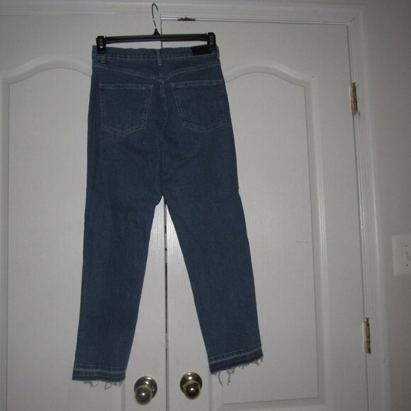 NWT EXPRESS Super High Rise Medium Wash Mom Jeans Size 8R - Picture 3 of 8